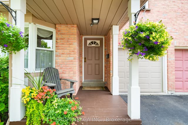 Att/Row/Townhouse at 72 Desert Sand Drive, Brampton, ON L6R 1V6