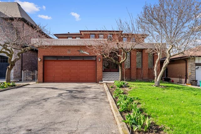 Detached at 48 Weldrick Road W, Richmond Hill, ON L4C 3T8