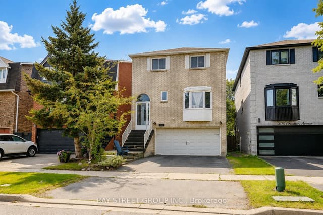 Detached at 304 Charlton Avenue, Vaughan, ON L4J 6H4