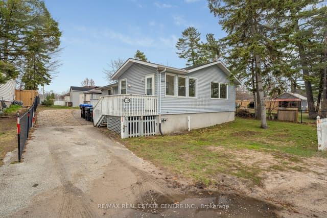 Detached at 449 Mosley Street, Wasaga Beach, ON L9Z 2J4
