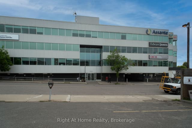 Office at 180 Park Avenue 110-2, Thunder Bay, ON P7B 6J4