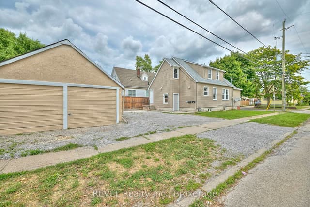 Multiplex at 43 COSBY Avenue, St. Catharines, ON L2M 5R7
