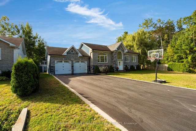 Detached at 4 Fatima Court, Wasaga Beach, ON L9Z 1K9