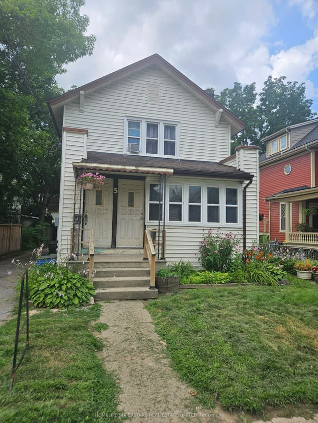 Duplex at 5 Thomas Street, St. Catharines, ON L2R 6L7