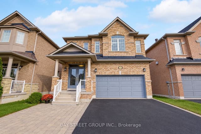 Detached at 11 Farmington Road, Whitchurch-Stouffville, ON L4A 0Y5
