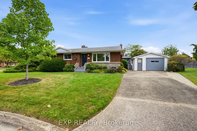 Detached at 2 Glengrove Circle, St. Catharines, ON L2T 2Y9