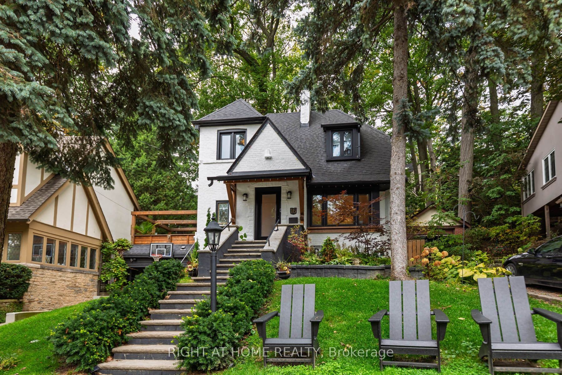 16 Pine Cres
