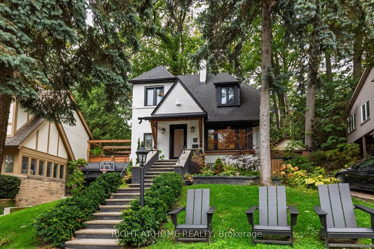 16 Pine Crescent