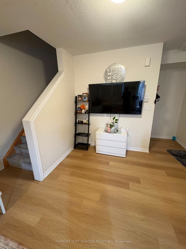Condo Townhouse at 485 Beresford Path, Oshawa, ON L1H 0B2