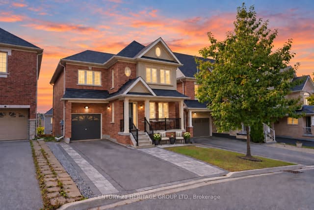 Detached at 244 Gord Clelland Gate, Newmarket, ON L3X 0G1