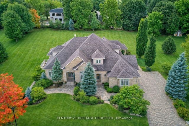 Detached at 12 Prince Adam Court, King, ON L7B 1M1
