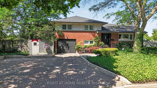 Detached at 366 Burlington Crescent, London South, ON N5Z 3H1