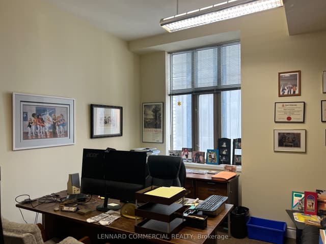 Office at 372 Bay Street 900, Toronto, ON M5H 2W9, Toronto C01