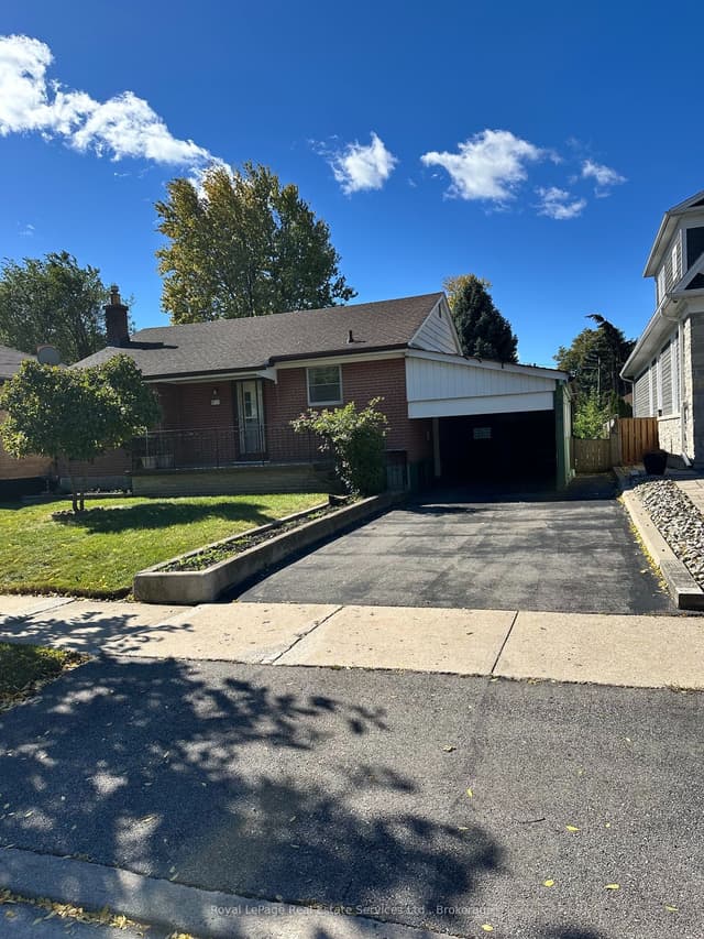 Detached at 294 Felan Avenue, Oakville, ON L6K 2X6
