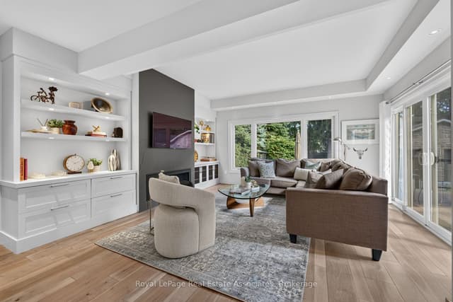 Detached at 33 Ben Machree Drive, Mississauga, ON L5H 2S2