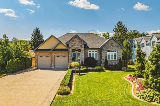 Detached at 1214 #8 Highway, Hamilton, ON L8E 5K2