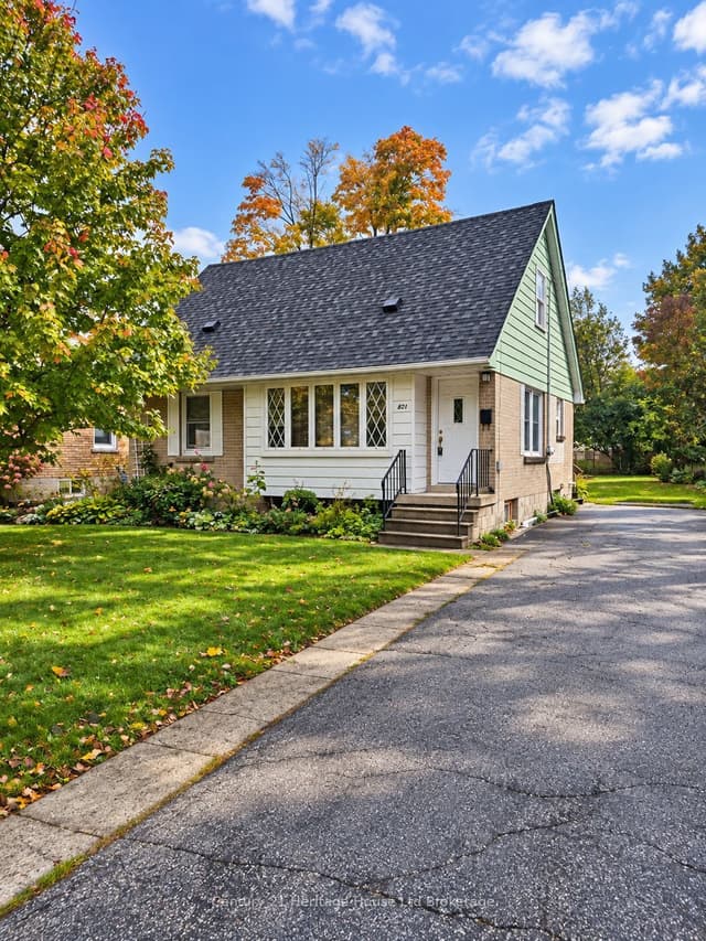 Detached at 821 Wilton Crescent, Woodstock, ON N4S 7H4
