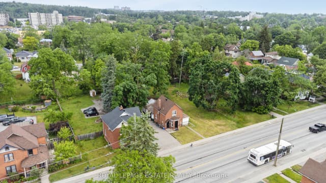 Triplex at 226 Dunlop Street W, Barrie, ON L4N 1B6