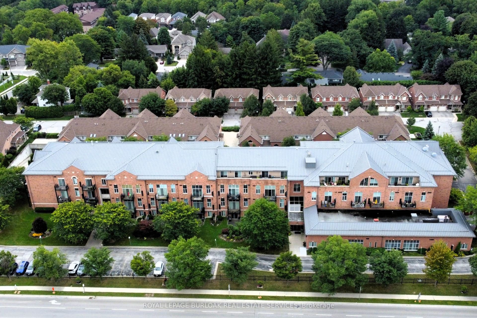 Suite 111 · Floor 1, Unit 111 · 262 Dundas St E