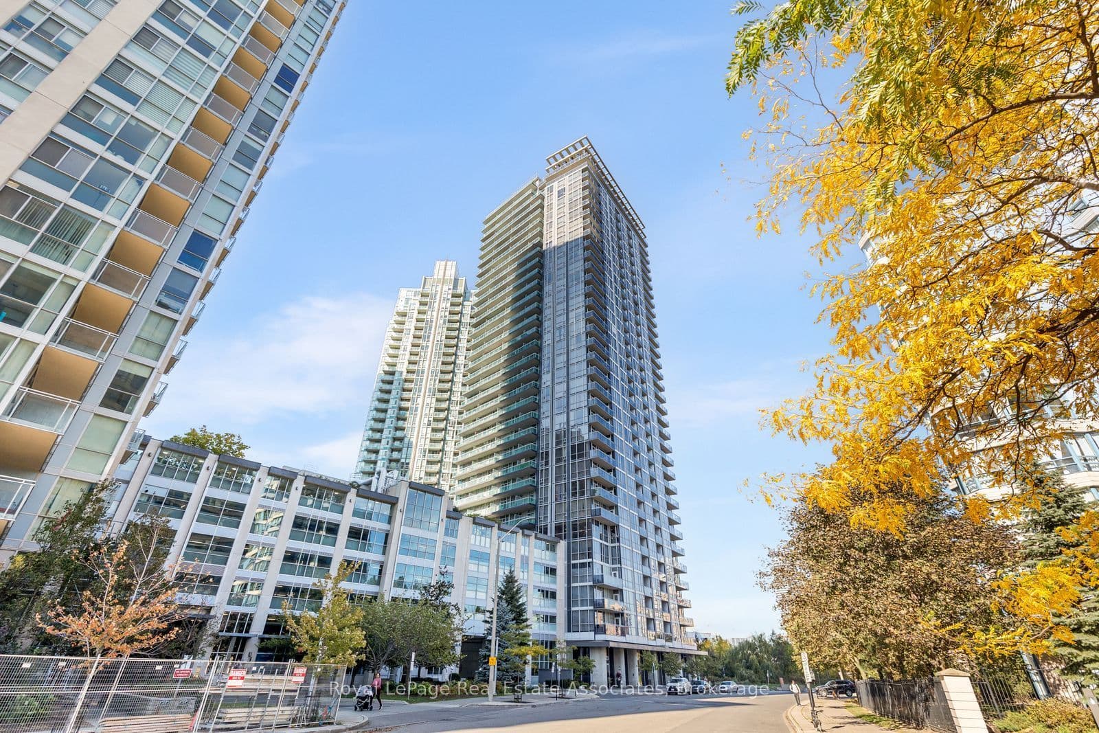 Suite 1709 · Floor 17, Unit 1709 · 223 Webb Dr