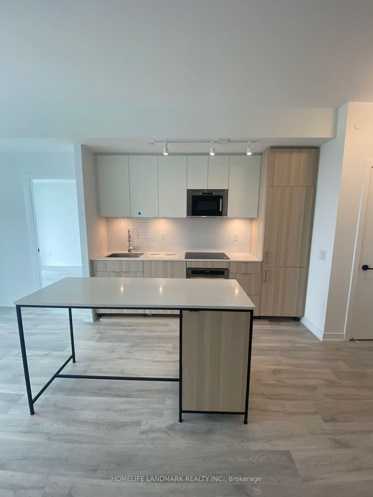 Suite 1009 · Floor 10, Unit 1009 · 220 Missinnihe Way