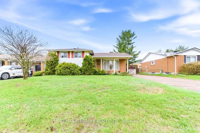 Detached at 20 Maple Avenue, Petawawa, ON K8H 2Y5