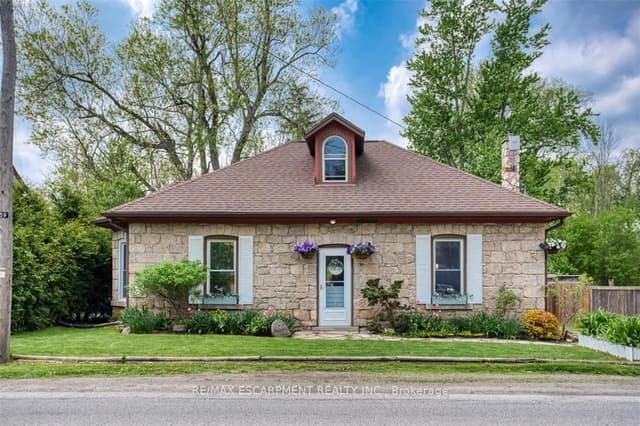 Detached at 1539 Brock Road, Hamilton, ON L9H 5E4