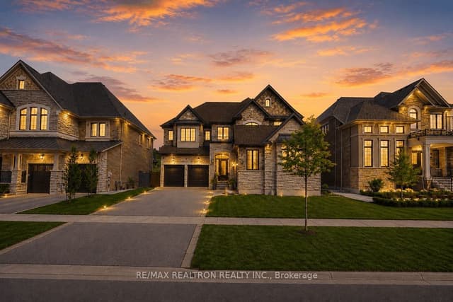 Detached at 26 Sir Henry Court, King, ON L7B 1A4