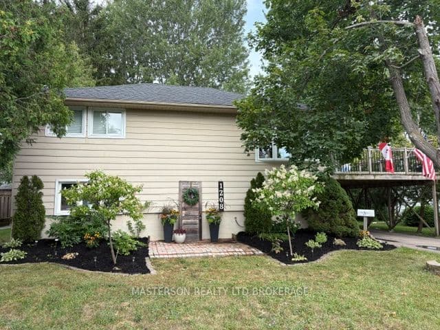 Detached at 1208 BENNER Avenue, Fort Erie, ON L2A 4N7