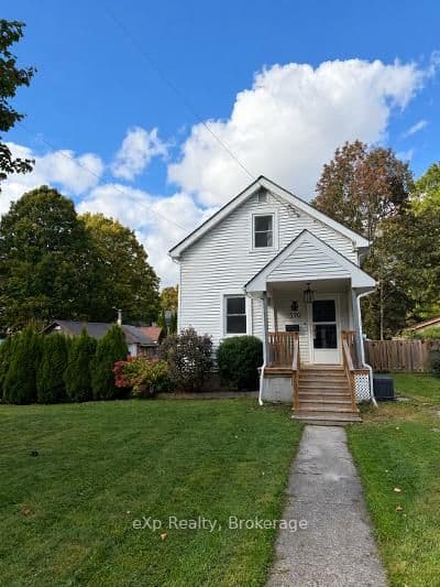 Detached at 590 7th Street E, Owen Sound, ON N4K 1J6