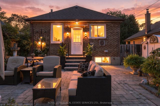 Detached at 89 Yorkview Drive, Toronto, ON M8Z 2G3, Toronto W07