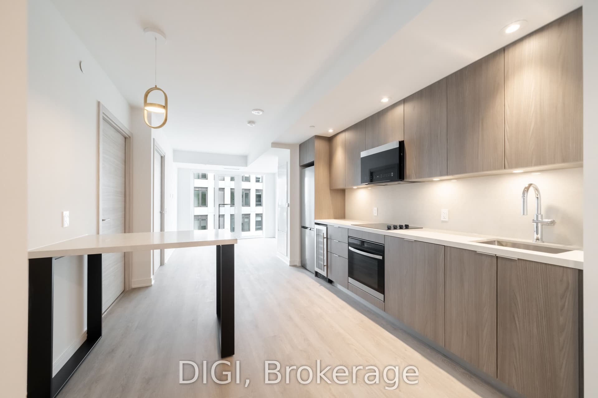 Suite E725, Unit E725 · 485 Perth Ave