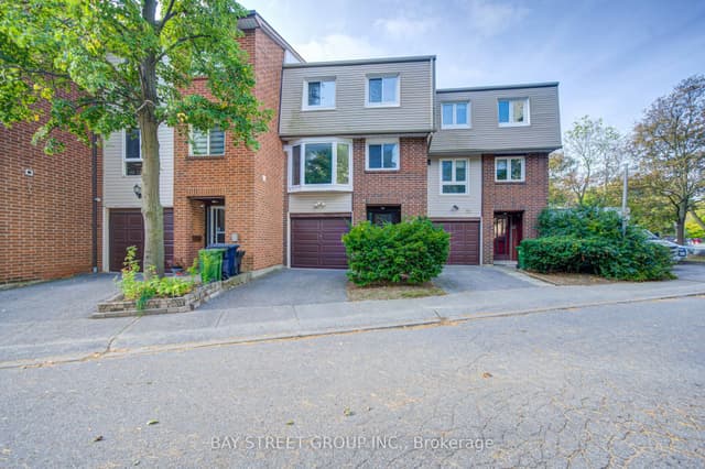 Condo Townhouse at 33 Dundalk Drive 20, Toronto, ON M1P 4X6, Toronto E04