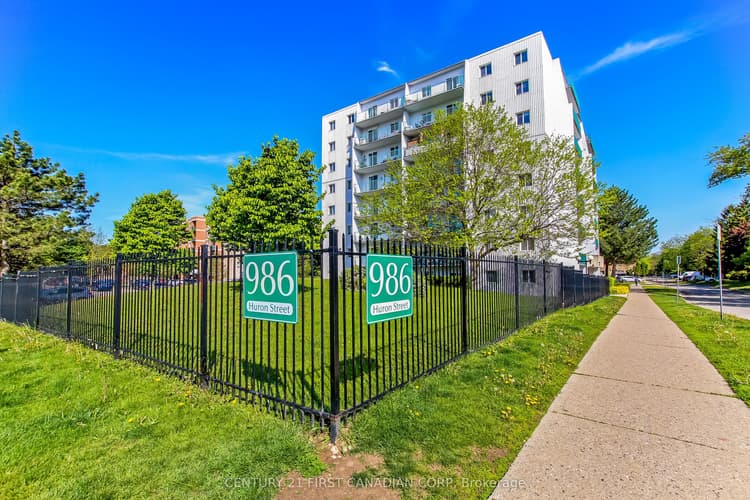 986 Huron Street