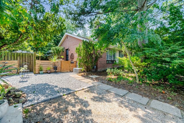 Detached at 3 Shadwell Place, Toronto, ON M3B 1J4, Toronto C13