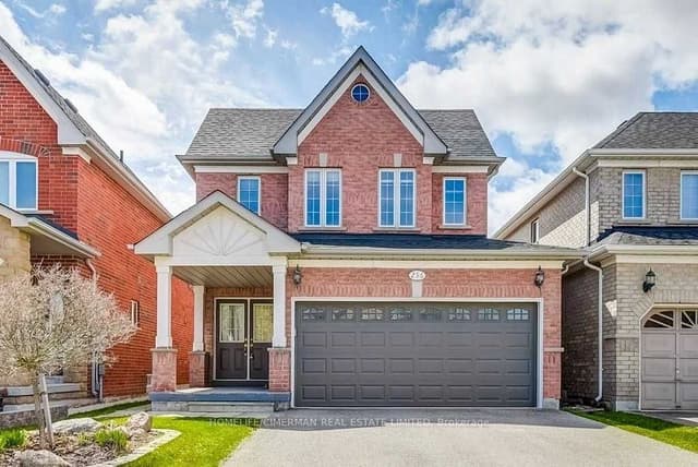 Detached at 256 Mcbride Crescent, Newmarket, ON L3X 2W4