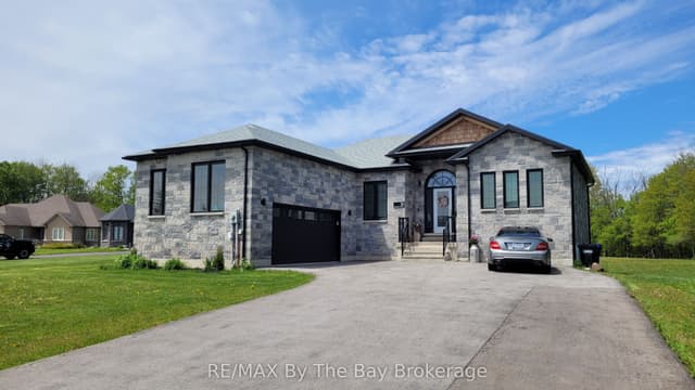 Detached at 16 Walnut Drive, Wasaga Beach, ON L9Z 0A9