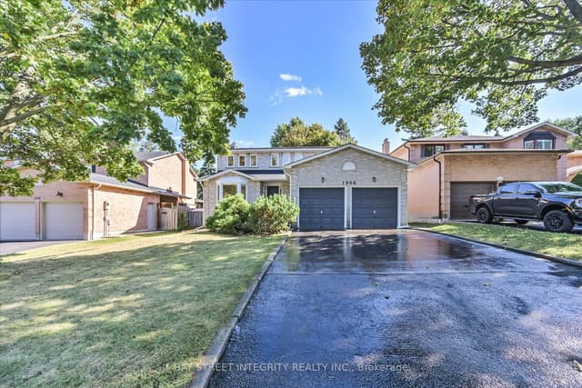 Detached at 1906 Stoneybrook Court, Mississauga, ON L5L 3W2