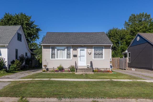 Detached at 42 Douglas Street, Fort Erie, ON L2A 3W5