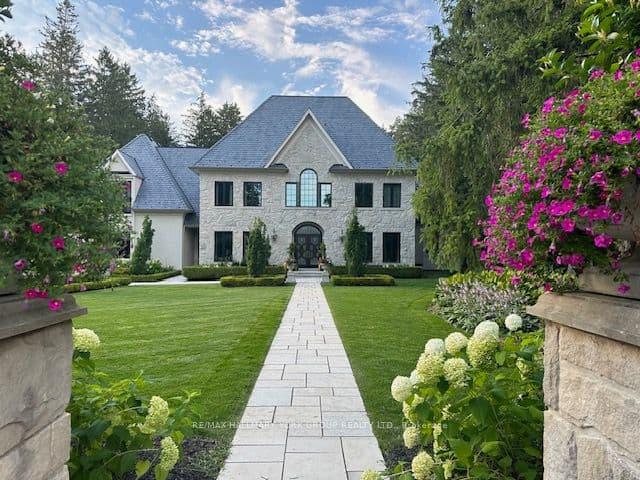 Detached at 108 Kennedy Street W, Aurora, ON L4G 2L7