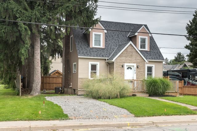 Detached at 162 Aqueduct Street, Welland, ON L3C 1C4