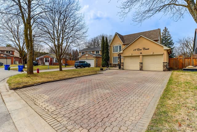Detached at 13 Eves Court, Newmarket, ON L3Y 7P8