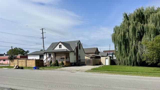 Triplex at 130 Killaly Street E, Port Colborne, ON L3K 1N6