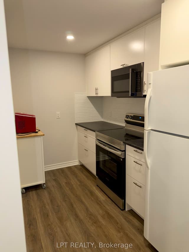 Detached at 14 Blue Forest Drive lower level, Toronto, ON M3H 4W2, Toronto C06