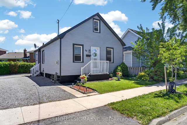 Detached at 88 Page Street, St. Catharines, ON L2R 4A9