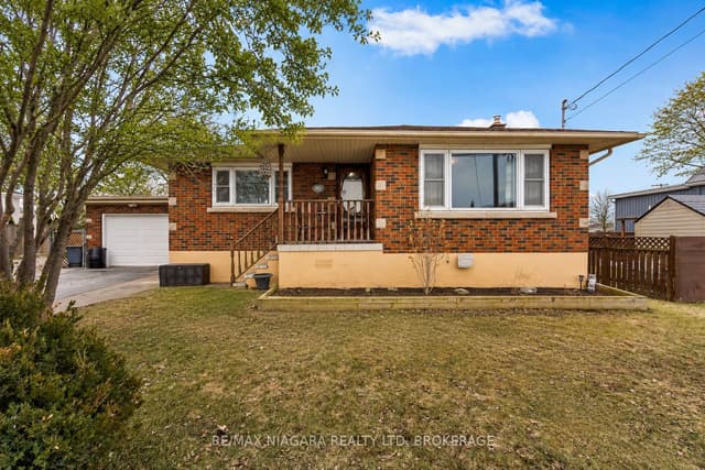 Detached at 506 Main Street W, Port Colborne, ON L3K 3W6