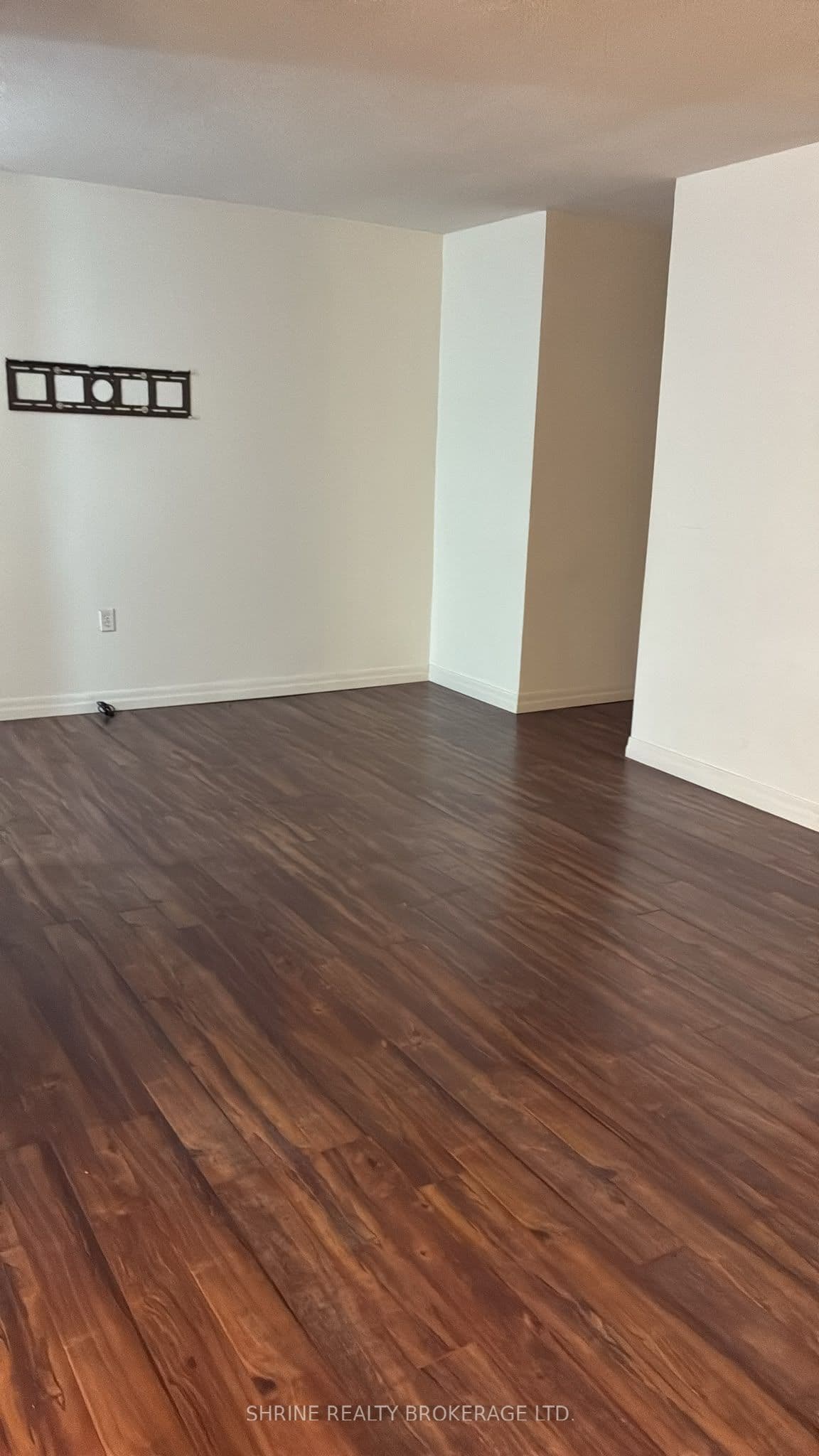 Suite 11, Unit 11 · 685 Wonderland Rd S