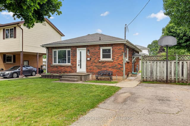 Detached at 209 Butler Street, Woodstock, ON N4S 3A8