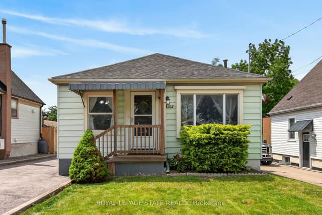 Detached at 302 East 28th Street, Hamilton, ON L8V 3J3