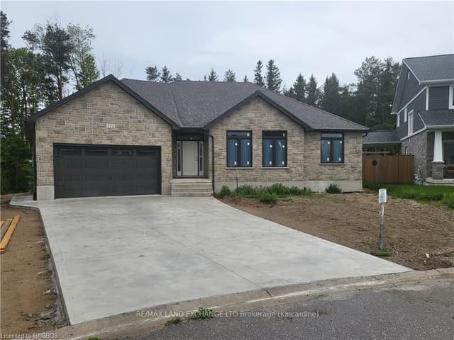 Detached at 772 CAMPBELL Avenue, Kincardine, ON N2Z 1W1